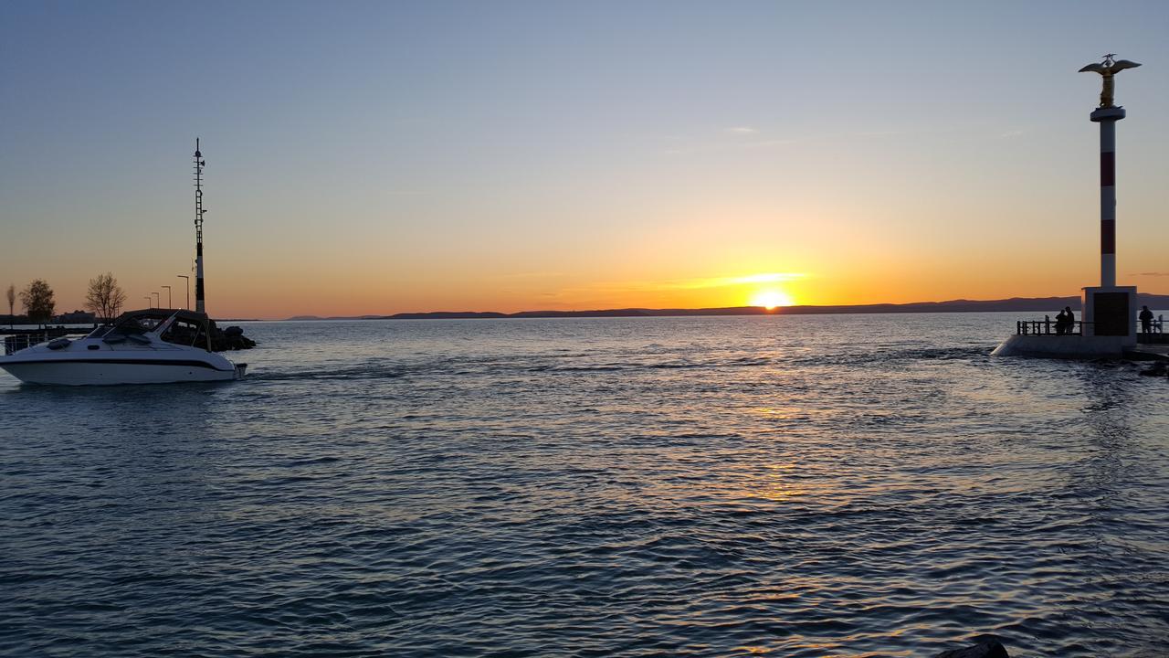 Balaton&Center Wellness Apartman シオーフォク エクステリア 写真