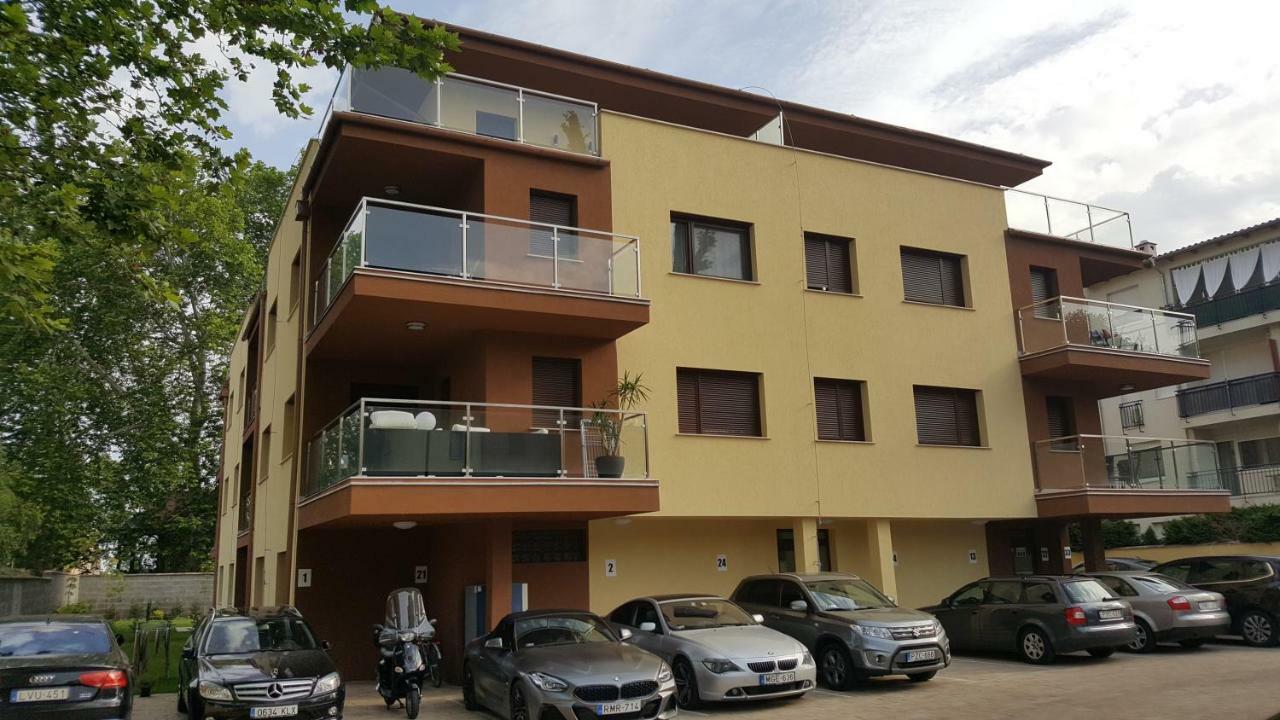 Balaton&Center Wellness Apartman シオーフォク エクステリア 写真