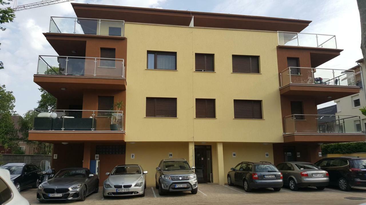 Balaton&Center Wellness Apartman シオーフォク エクステリア 写真